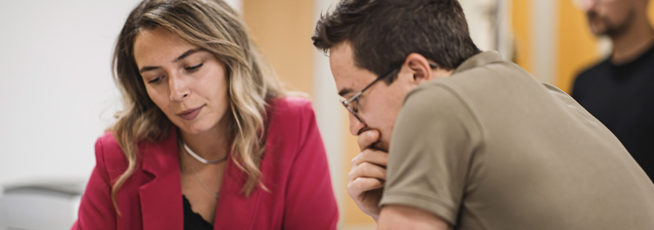 Due impiegati nel reparto contabilità - Elaborazione dati Steger